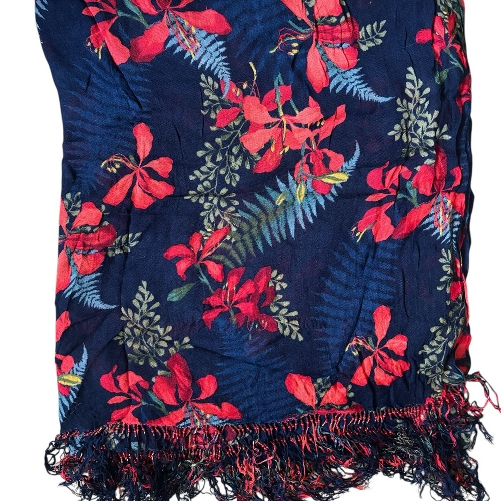 Beach cover up ( or scarf) - Picture 2 of 3